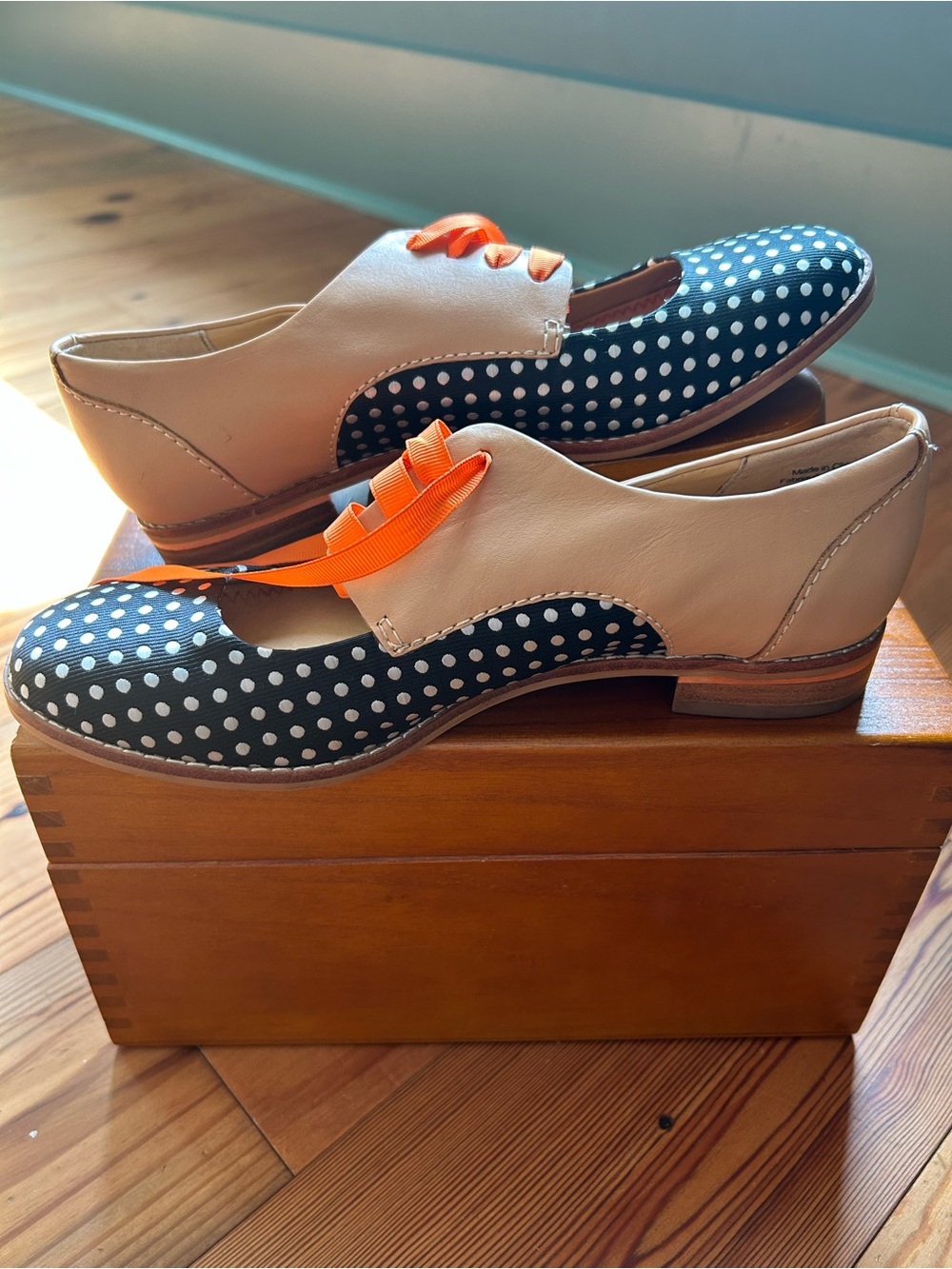 Pilcro and Letterpress by Anthropologie: Olivia Cutout Oxford - Picture 6 of 9